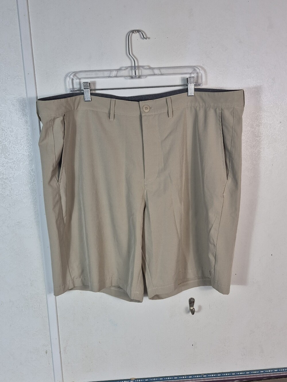 Quicksilver Men's Beige Tan Flat Front Shorts 42